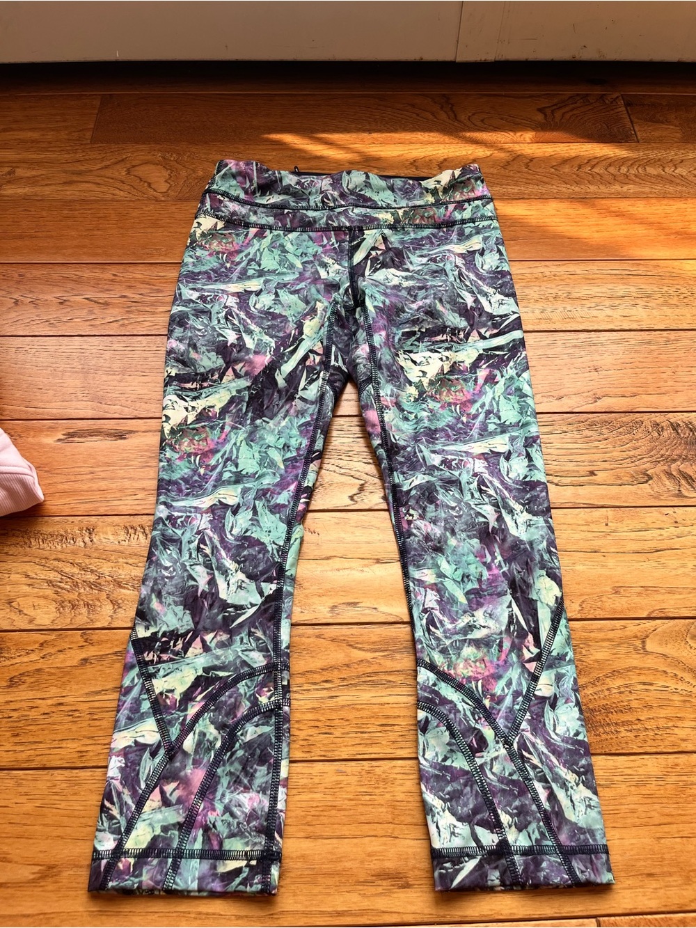 Lululemon Printed Crop Workout Leggings in Teal & Purple Size 4
